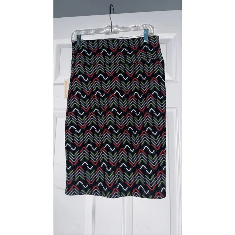 NWT Lularoe Cassie Skirt black/green/red Size small